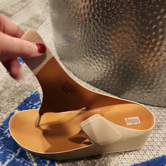 NWOB- Women's Fitflop SHUV Leather Upper Cream Sandals With Adjust. Strap Size 7 - Picture 5 of 8